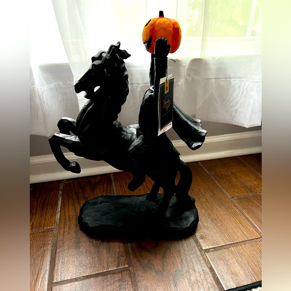 Headless Horseman Statue